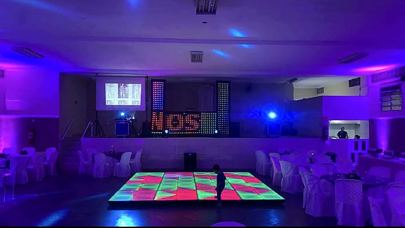 Painel de LED montado em evento da LINEOne